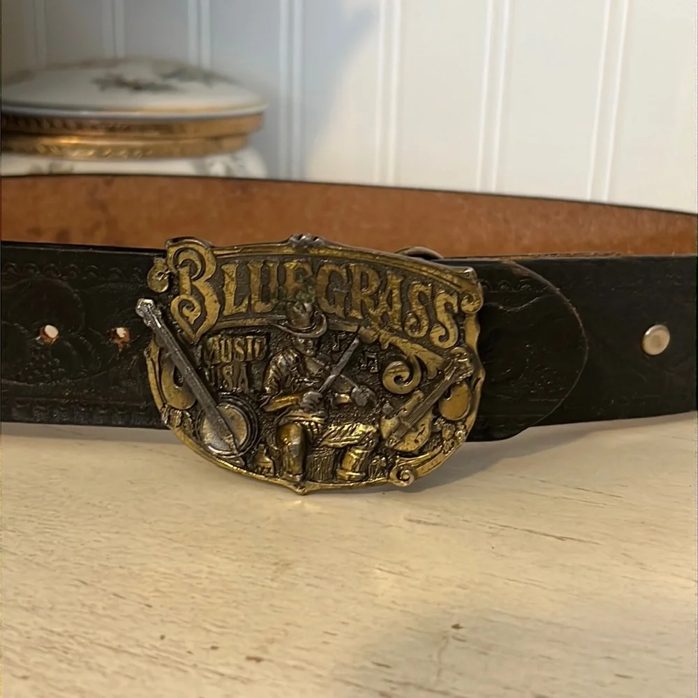 1982 Solid Brass Bluegrass buckle & top grain Steerhide black leather belt 30”